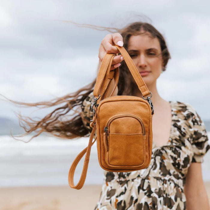 Dusky Robin Face the Music Bag