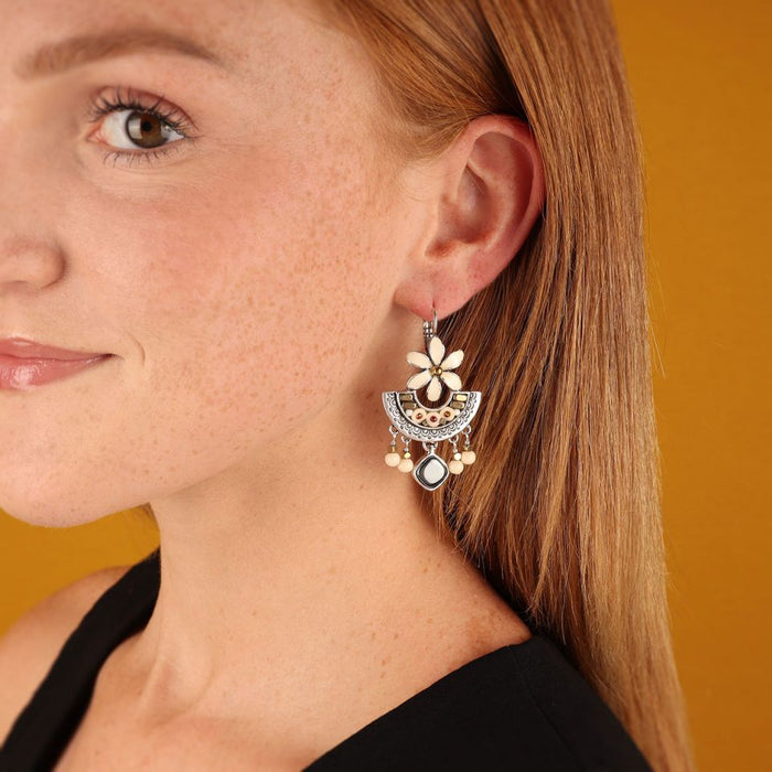 Taratata Vanille Dormeuses Lever Earring